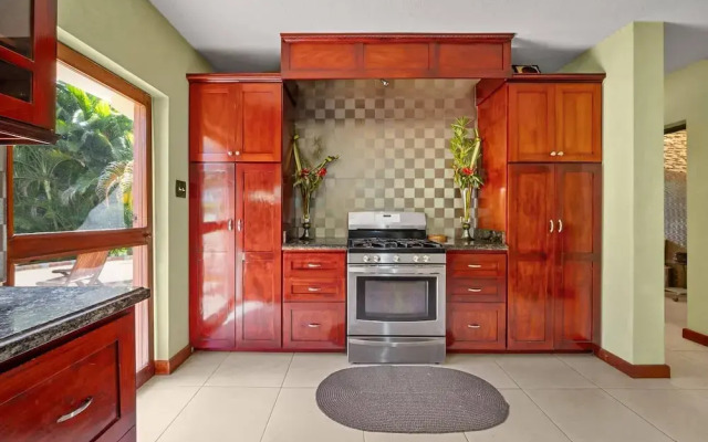 Serenity Villa - 4bd by Zenbreak