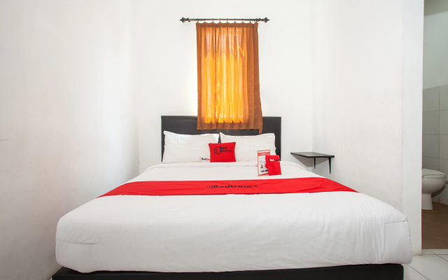 RedDoorz Plus near Galaxy Mall