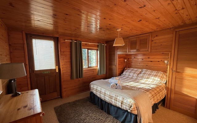 Oak Lodge