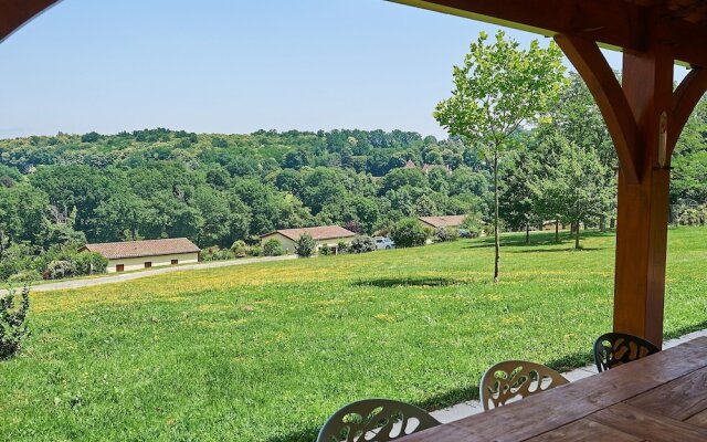 Charming House With a Covered Terrace Near Gourdon