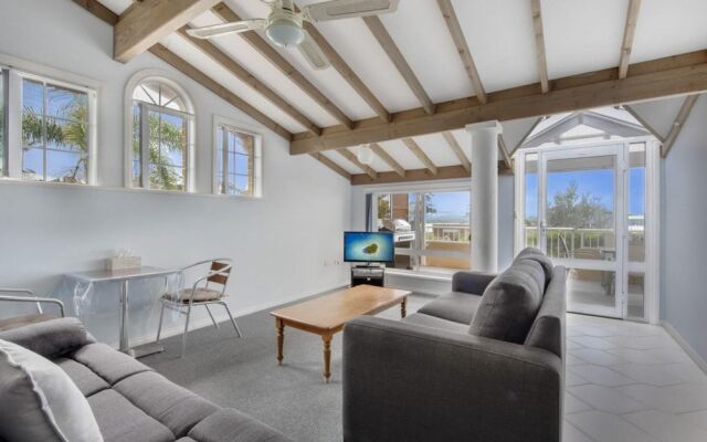 Bannister Point Peninsula Apartment Duplex