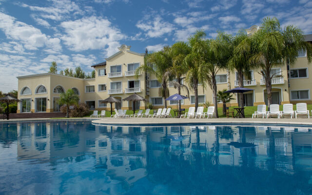 Howard Johnson by Wyndham Resort Pilar