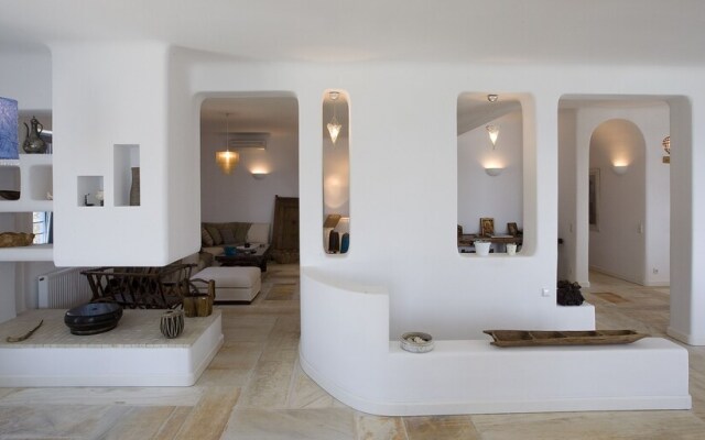 Seaside luxury villa by VillaRentalsgr