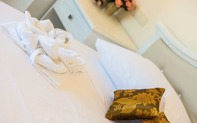 Polyxenia Suites