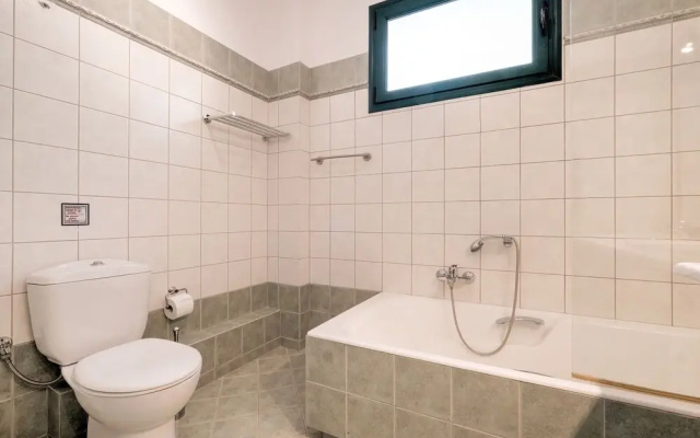 Spacious Villa near Sea in Pera Melana