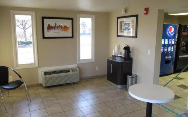 Travelodge by Wyndham Lansing