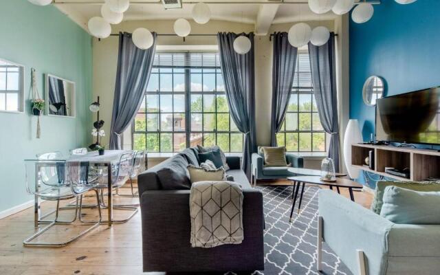 Trifecta 2BR Modern & Spacious Superhost