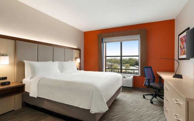 Holiday Inn Express & Suites Mt. Pleasant by IHG