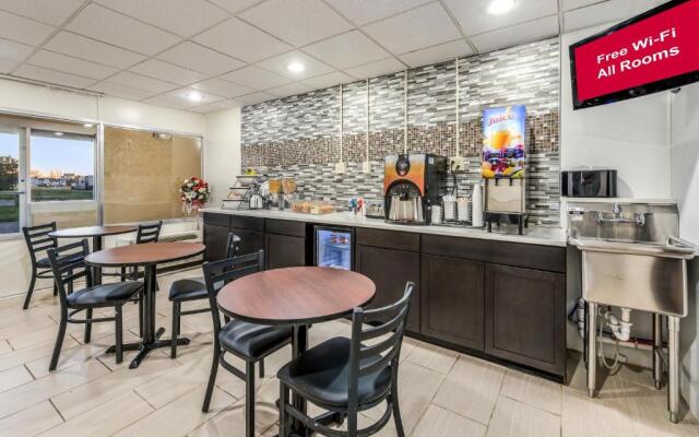 Red Roof Inn & Suites Wapakoneta