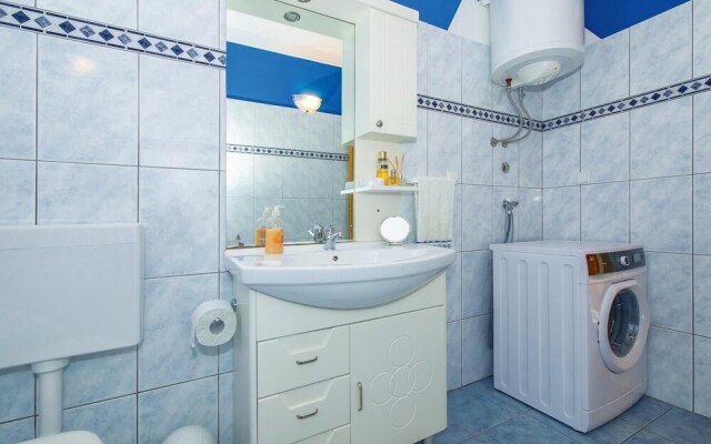 Amazing Home in Omis With Wifi and 2 Bedrooms