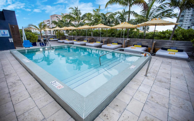 Catalina Hotel & Beach Club
