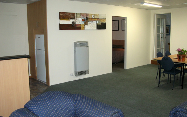 Barclay Motor Inn