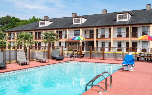 Baymont by Wyndham Commerce GA Near Tanger Outlets Mall