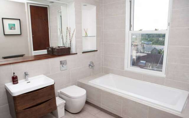 Splendid 3 Bedroom House Near Roman Bath
