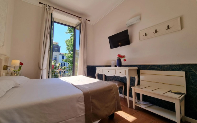 Charly Hotel