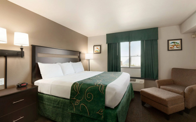 Travelodge by Wyndham Dunsmuir