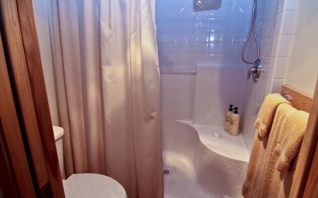 #51 & #52 Hyatt Lake Compound~sleeps 10~lake View