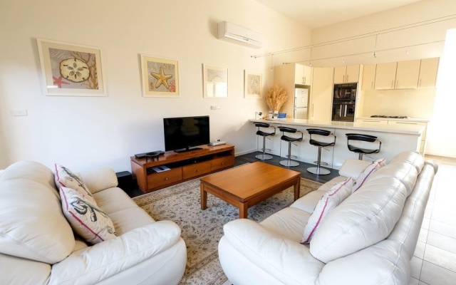 Whitesbeach Guesthouse – Guest Rooms – Torquay