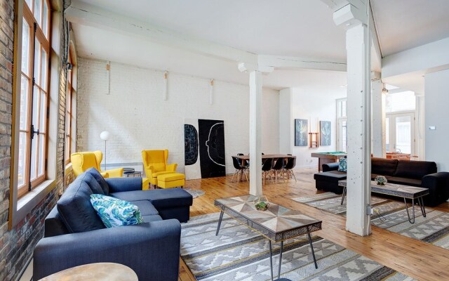 Bachelor Pad by Hometrotting