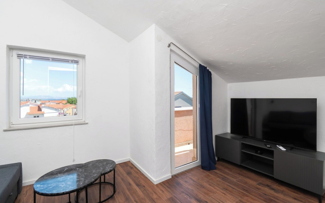Apartments and Rooms Mladen