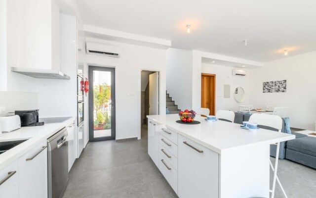 By The Beach - Sunstone Seaview Villa