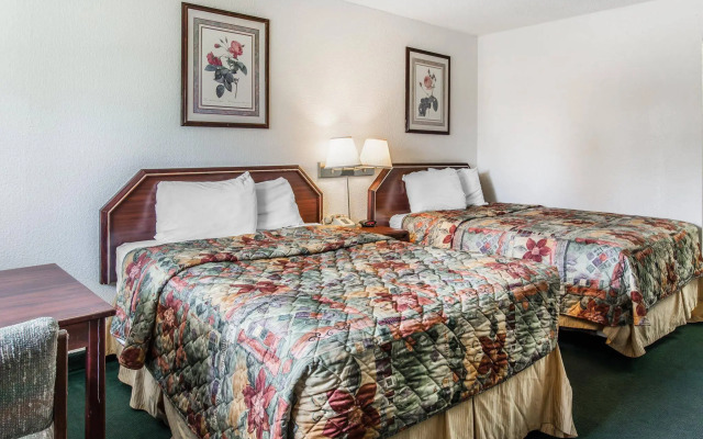Econo Lodge Inn & Suites Spokane