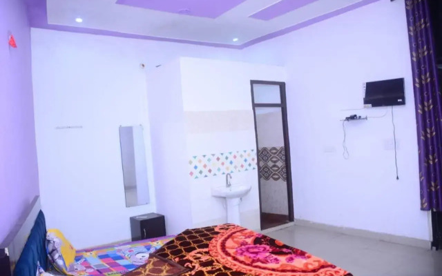 OYO 89044 Raa Inn Room