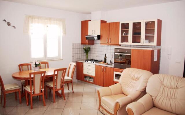 Apartment Matika, terrace apartment 10 minutes walk from center