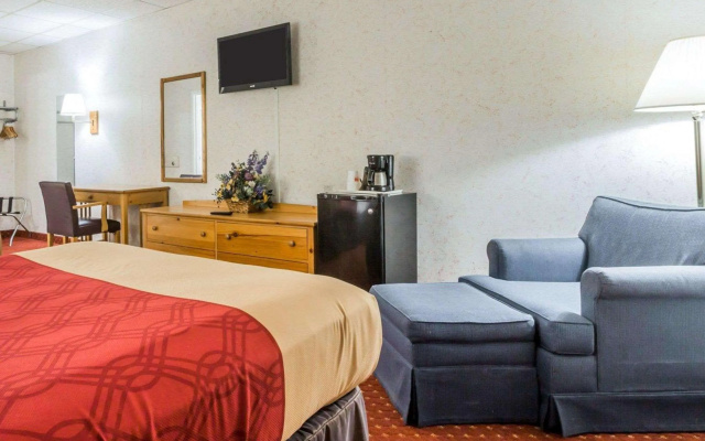 Econo Lodge Near Stewart International Airport