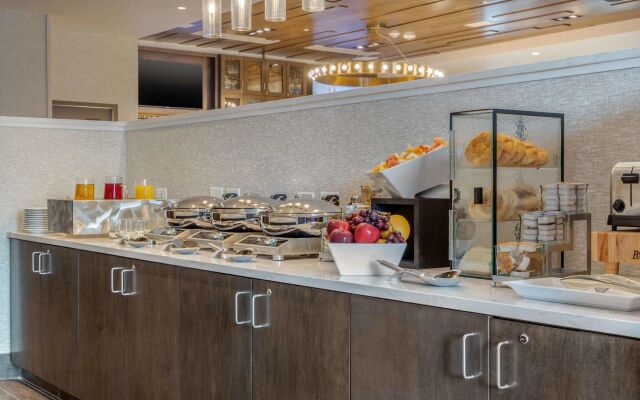 DoubleTree by Hilton Charleston Riverview