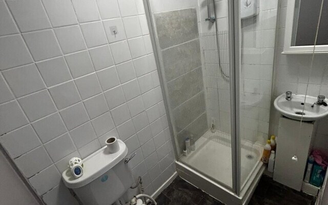 Exclusive Apartment Near the Tube