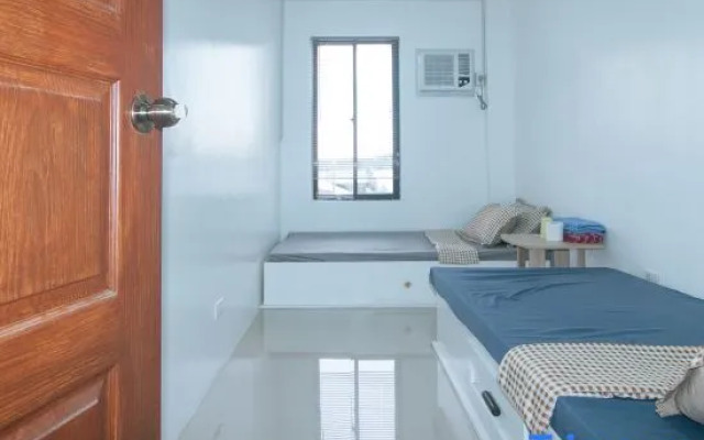 Skybox Pension House by RedDoorz