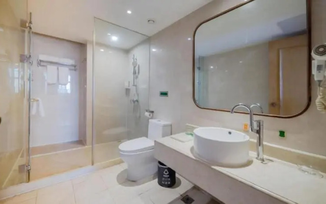 Vienna Hotel ( Guanlanhu station Shanshui Tianyuan)