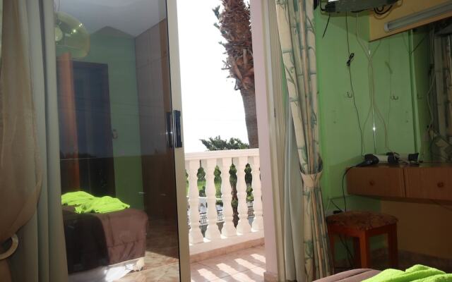 2 Bedroom House near Tombs of the Kings