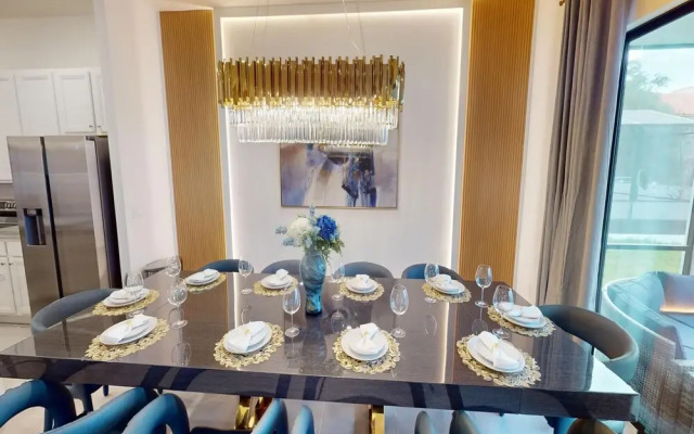 Bernie Pool Home 8 BED