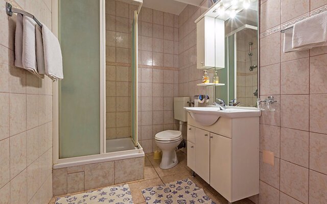 Apartment Delfin Karlobag 24994