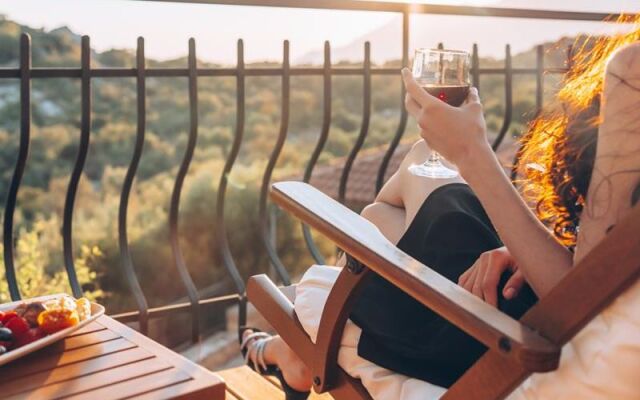 Hill House Adult Only +14