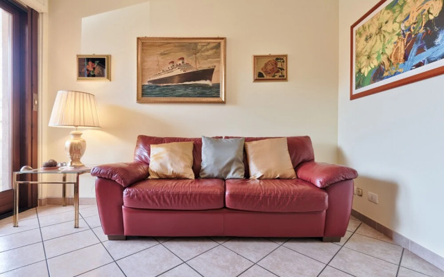 Fortino Roomy Apartment