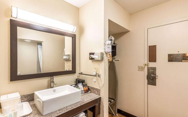 Colby Inn and Suites