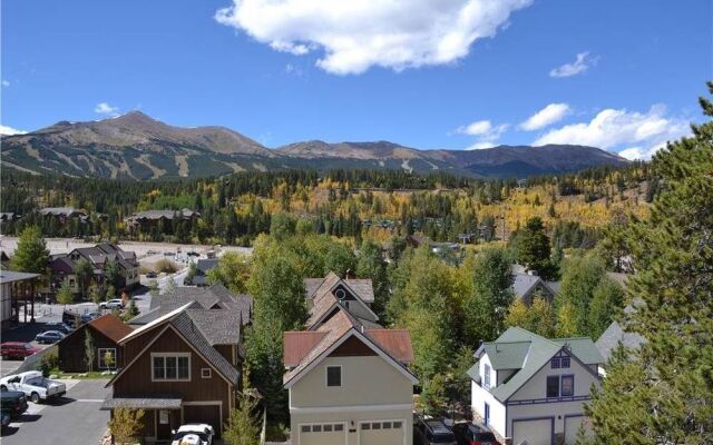 Val d'Isere Unit 315 by RedAwning