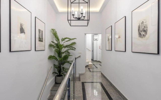 Central stylish and elegant 1 & 2 BR apartment II