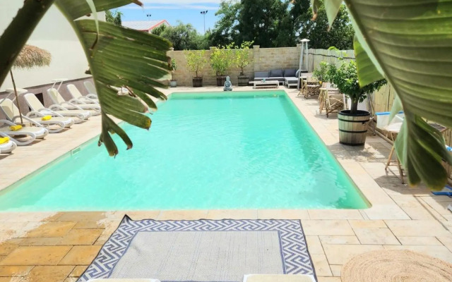 Ron De Mar #3 modern room