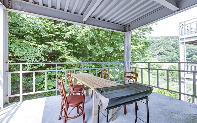 Yangju Aris Pension