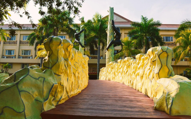 Tanza Oasis Hotel and Resort