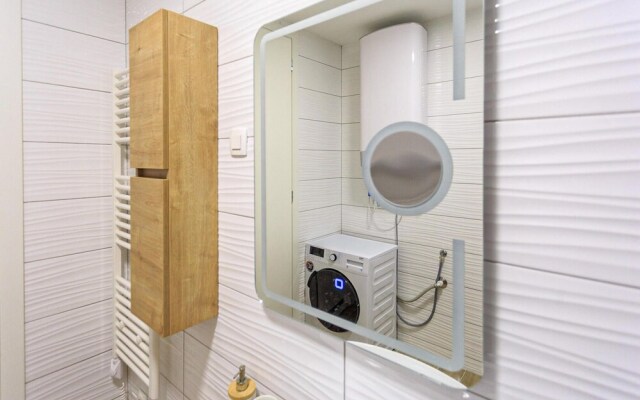 Beautiful Apartment in Zadar With Wifi and 2 Bedrooms