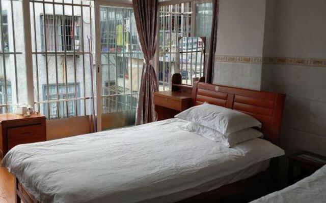 Huayuan New Village Family Apartment