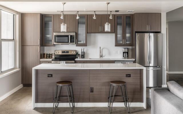 Austin | Awesome 2BD/2BA Downtown Apartment
