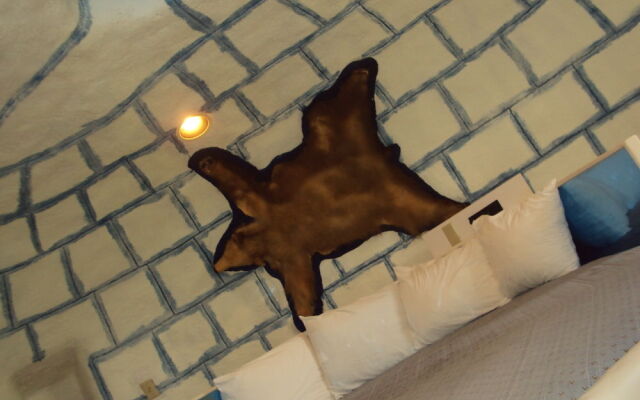 Red Carpet Inn & FantaSuite Hotel