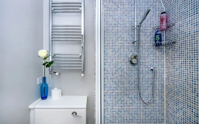 Victoria Mews House - By Sojourn