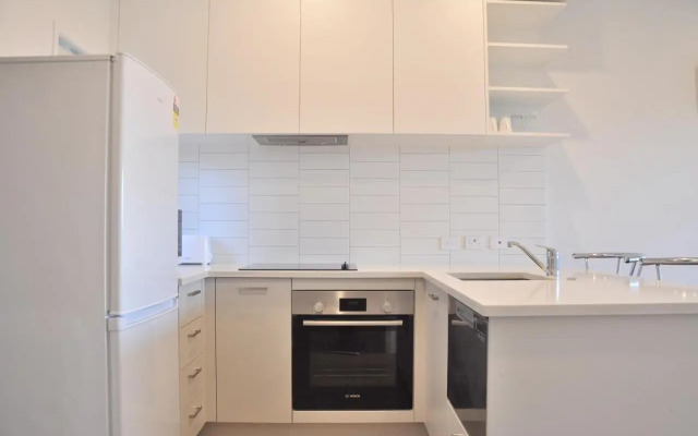 Stunning Townhouse - Walking to Botany Shopping Center